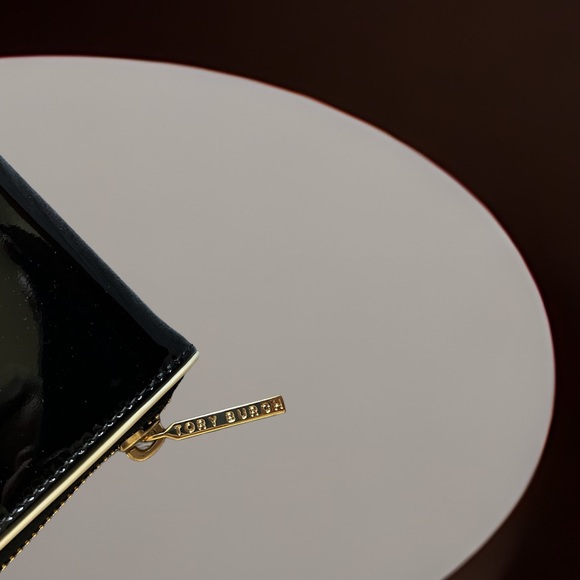 TORY BURCH NEW PATENT LEATHER CONTINENTAL WALLET CREDIT ZIP AROUND BLACK IVORY - Picture 4 of 6